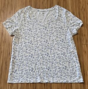 NWOT Dip Floral Top
